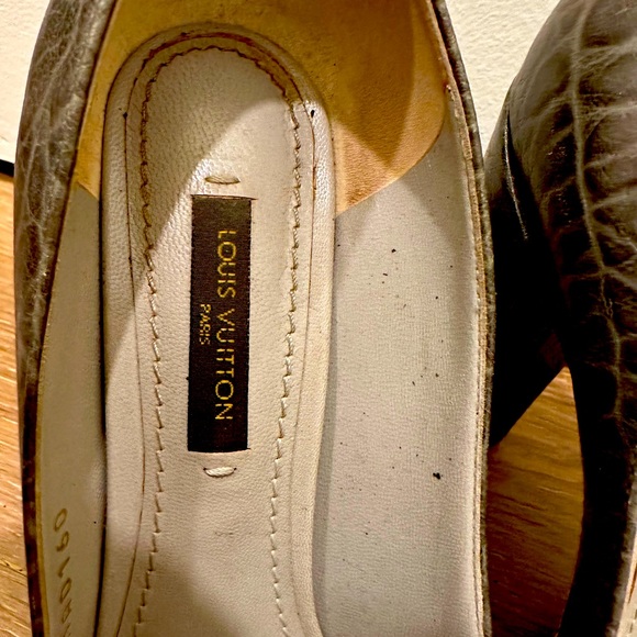 Louis Vuitton gray Ostrich Bow Crocodile block heel pumps - Picture 2 of 2